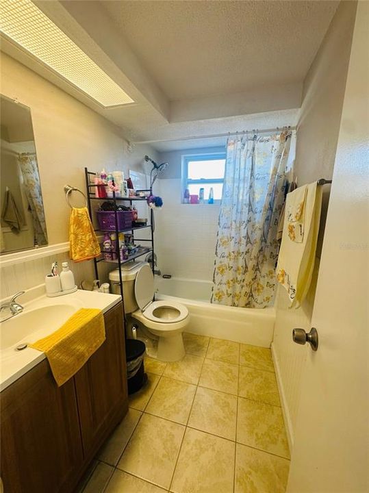 For Sale: $220,000 (2 beds, 1 baths, 1099 Square Feet)