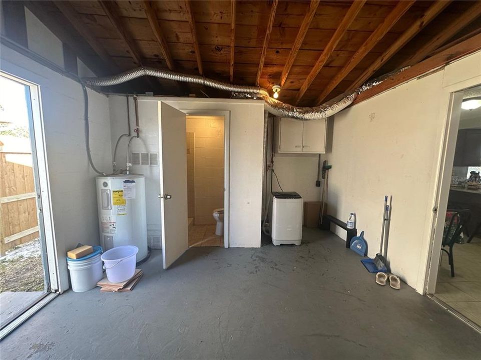 For Sale: $220,000 (2 beds, 1 baths, 1099 Square Feet)