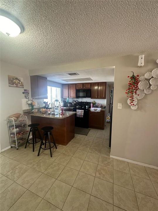 For Sale: $220,000 (2 beds, 1 baths, 1099 Square Feet)