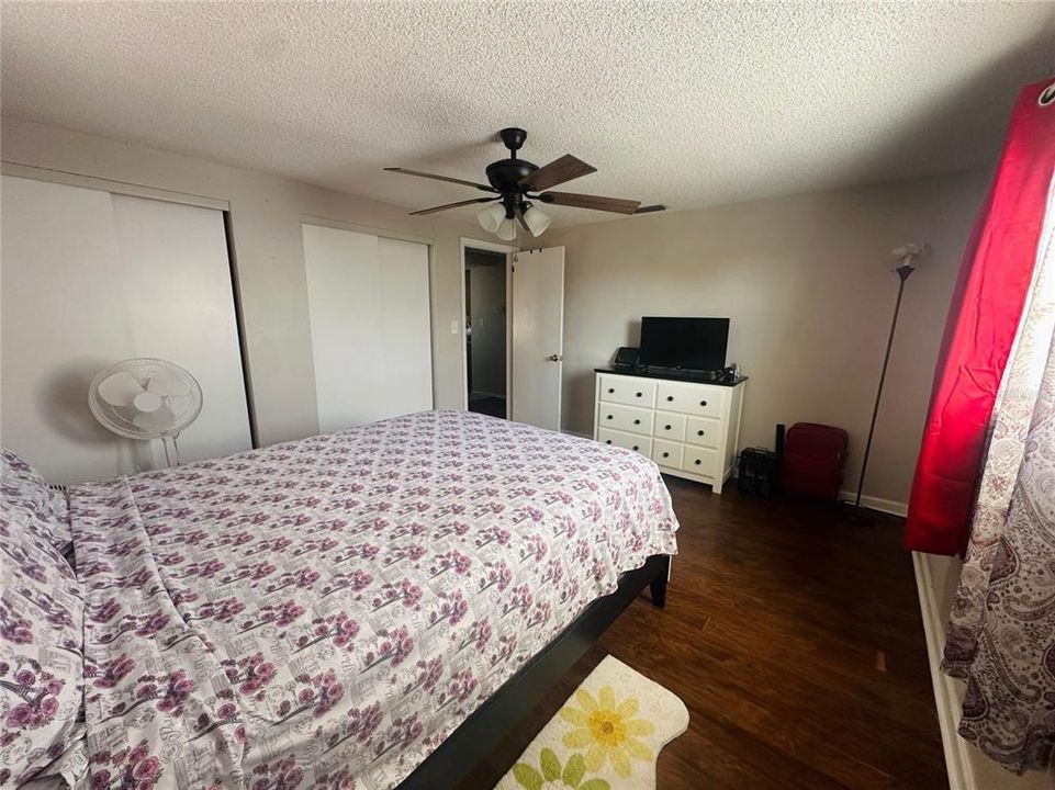 For Sale: $220,000 (2 beds, 1 baths, 1099 Square Feet)