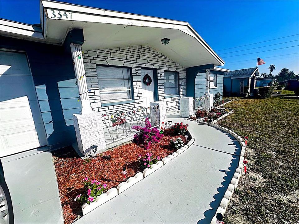 For Sale: $220,000 (2 beds, 1 baths, 1099 Square Feet)