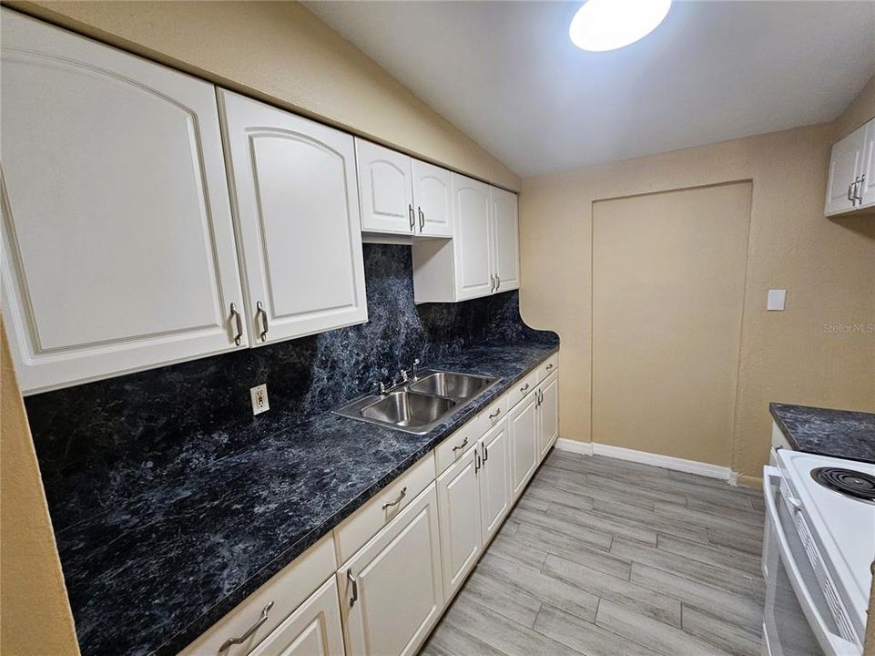 For Rent: $2,200 (3 beds, 2 baths, 1125 Square Feet)