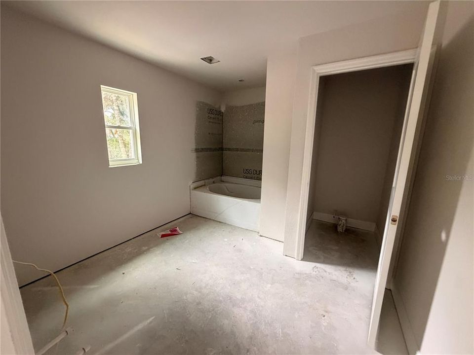 For Sale: $299,900 (3 beds, 2 baths, 1428 Square Feet)