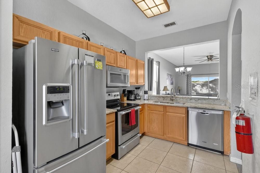 На продажу: $299,500 (4 спален, 3 ванн, 1856 Квадратных фут)