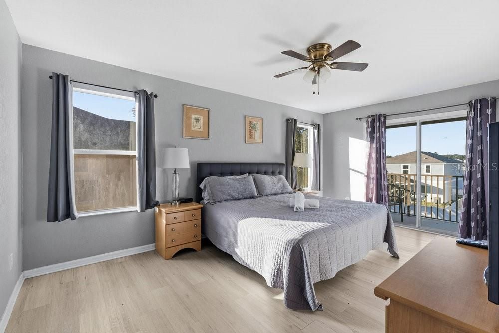 На продажу: $299,500 (4 спален, 3 ванн, 1856 Квадратных фут)