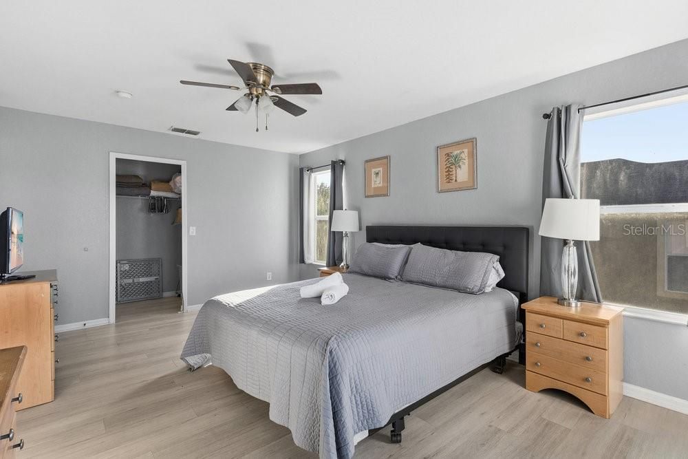 На продажу: $299,500 (4 спален, 3 ванн, 1856 Квадратных фут)