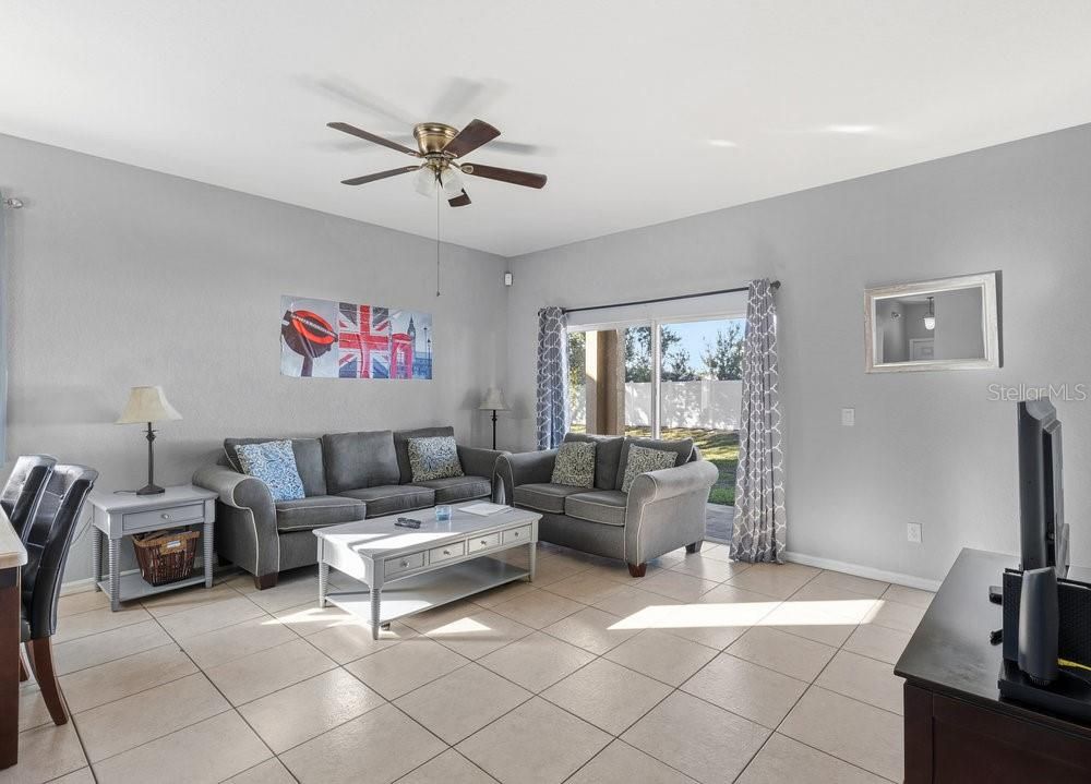 На продажу: $299,500 (4 спален, 3 ванн, 1856 Квадратных фут)