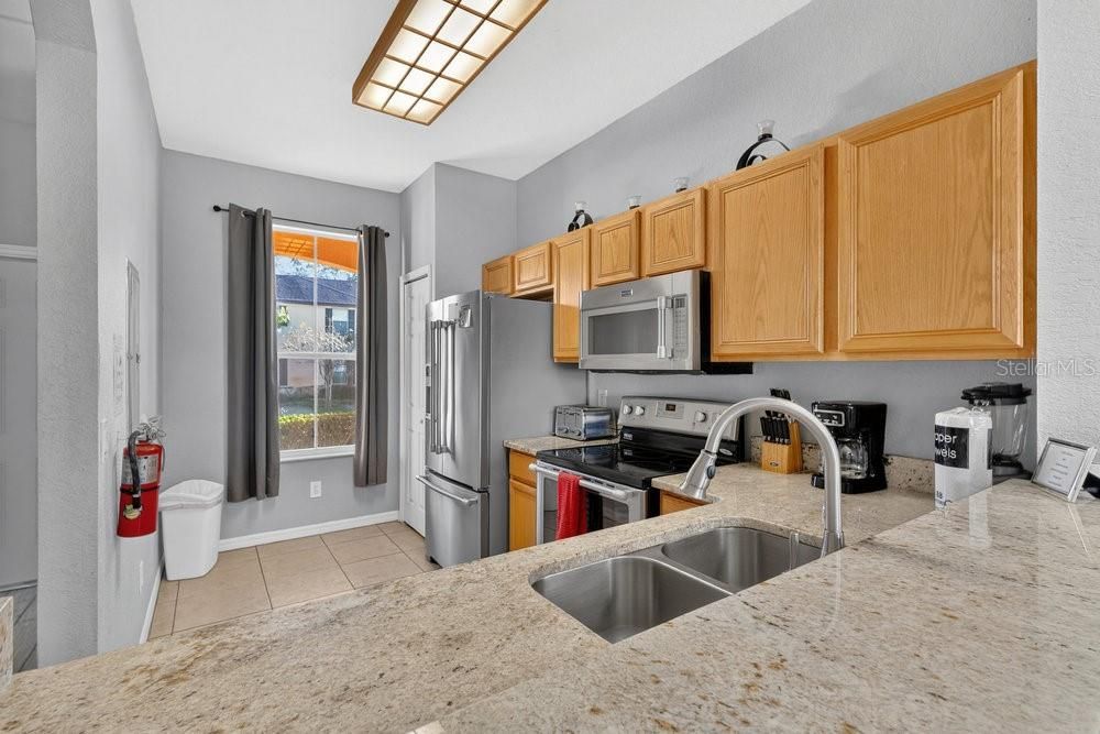 На продажу: $299,500 (4 спален, 3 ванн, 1856 Квадратных фут)