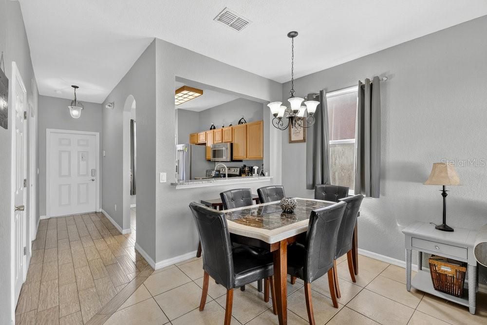 На продажу: $299,500 (4 спален, 3 ванн, 1856 Квадратных фут)