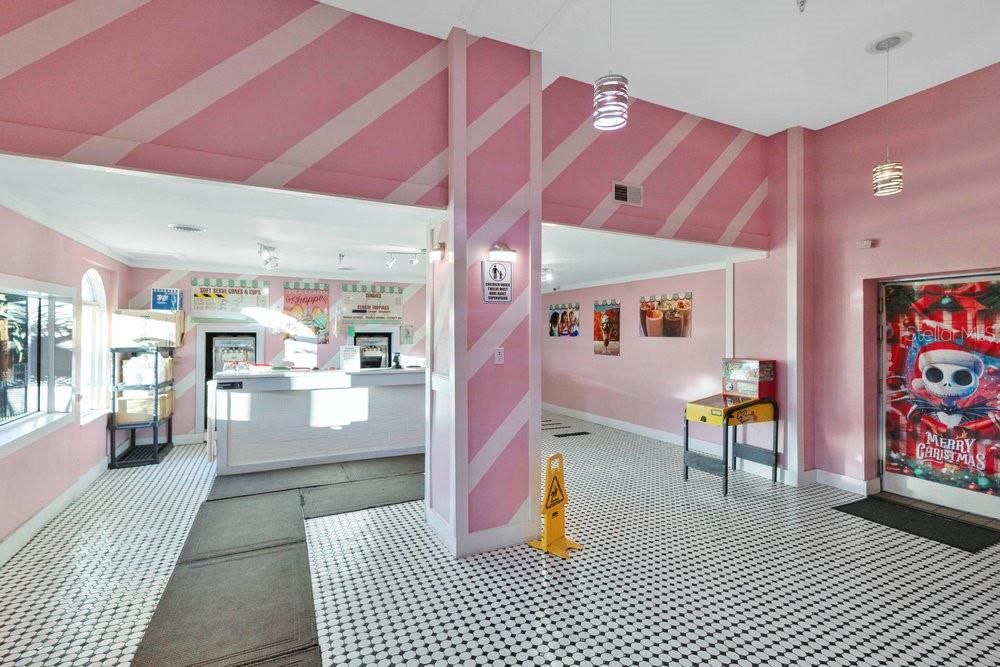 На продажу: $299,500 (4 спален, 3 ванн, 1856 Квадратных фут)