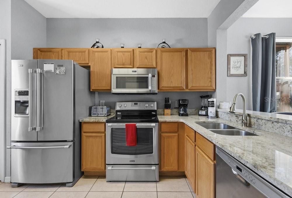 На продажу: $299,500 (4 спален, 3 ванн, 1856 Квадратных фут)