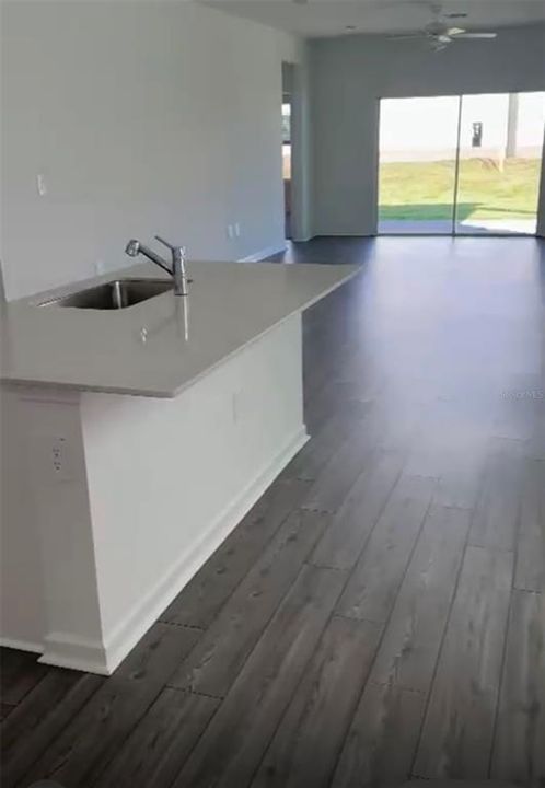 En Venta: $303,000 (4 camas, 2 baños, 1912 Pies cuadrados)