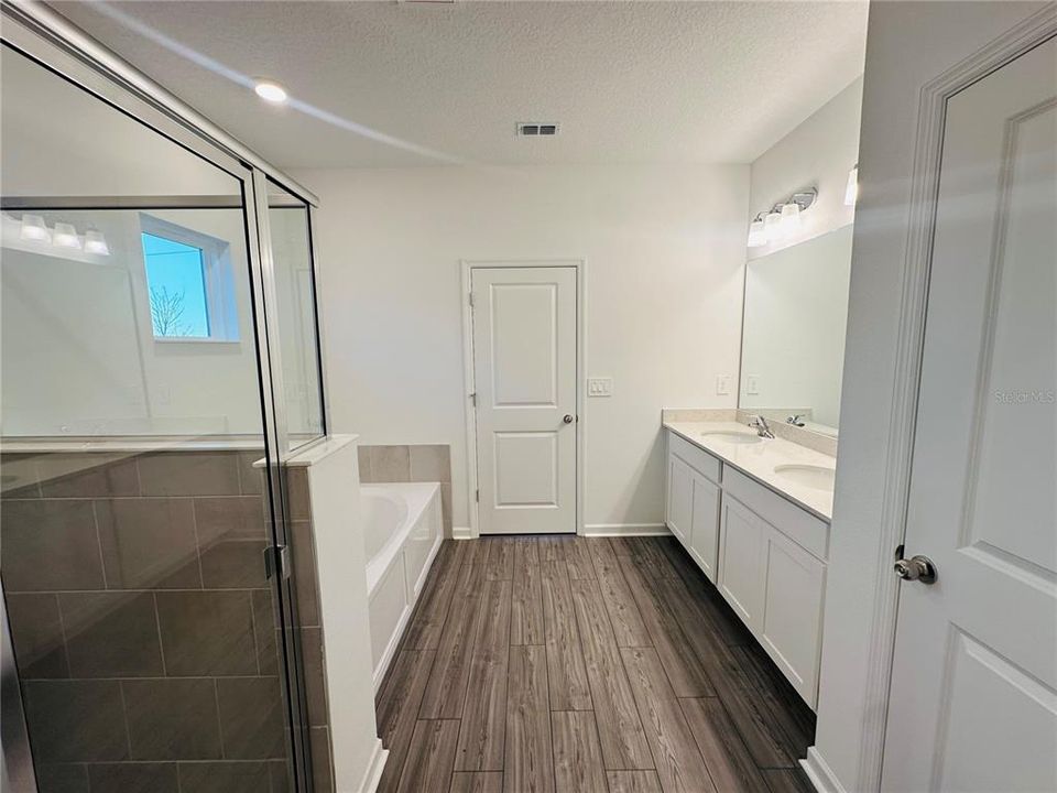 For Sale: $303,000 (4 beds, 2 baths, 1912 Square Feet)