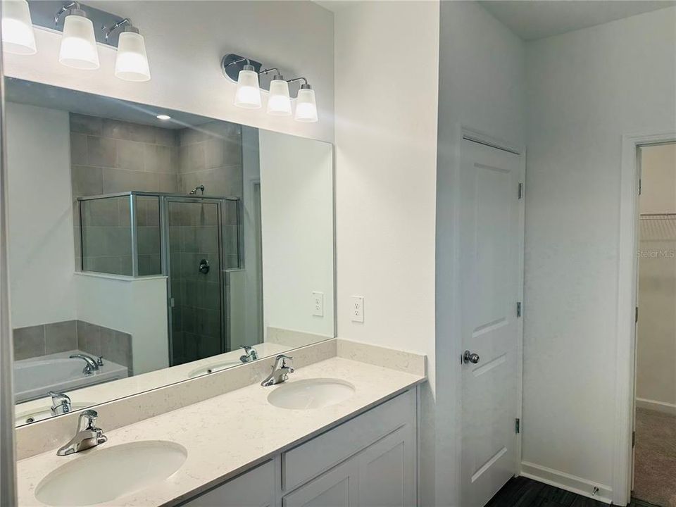 For Sale: $303,000 (4 beds, 2 baths, 1912 Square Feet)