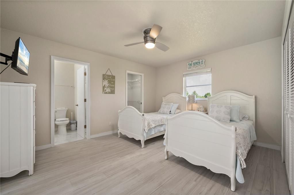 待售: $585,000 (3 贝兹, 3 浴室, 2493 平方英尺)