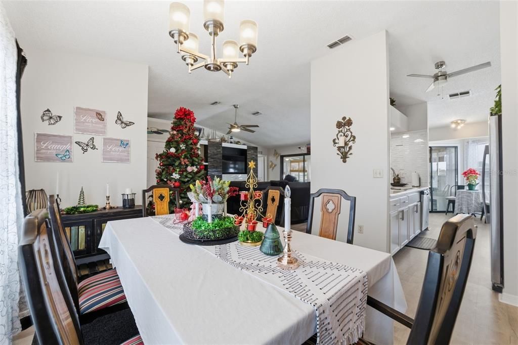 待售: $525,000 (3 贝兹, 3 浴室, 1384 平方英尺)