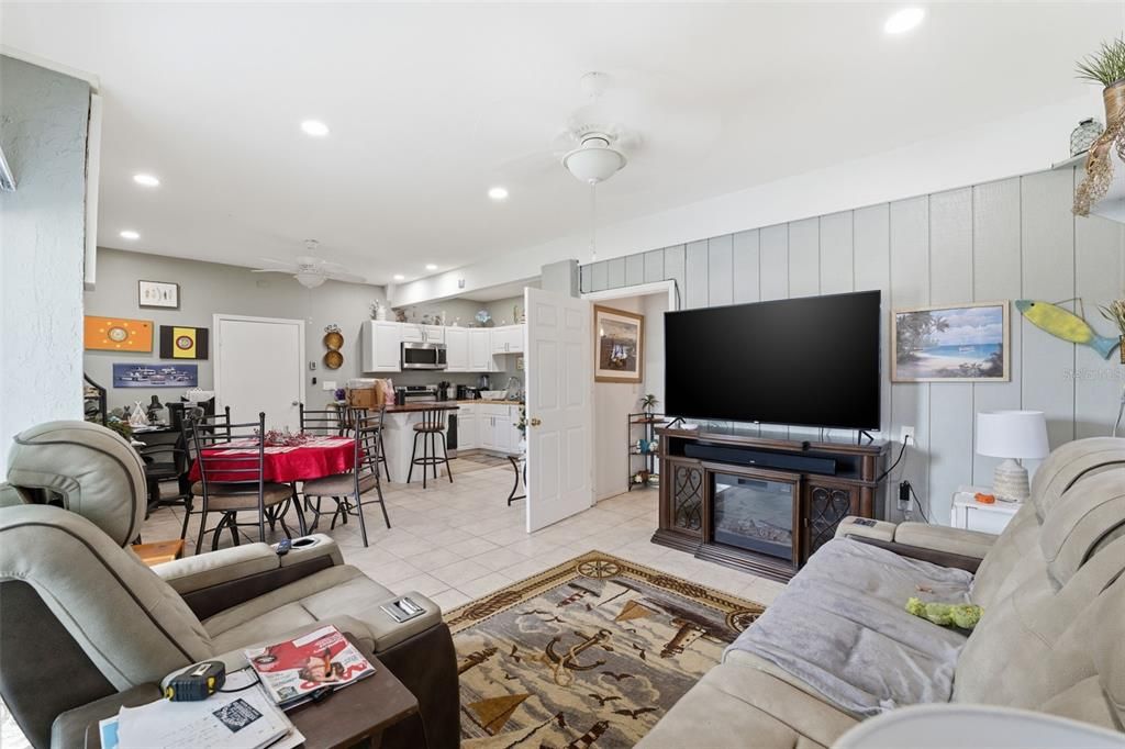 待售: $525,000 (3 贝兹, 3 浴室, 1384 平方英尺)