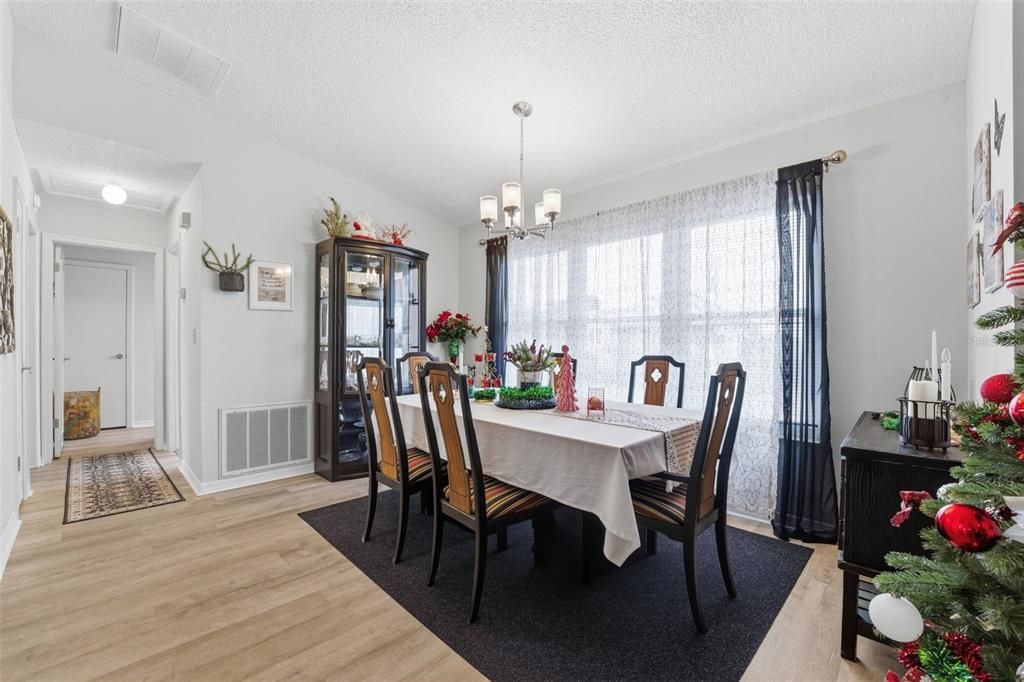 待售: $525,000 (3 贝兹, 3 浴室, 1384 平方英尺)