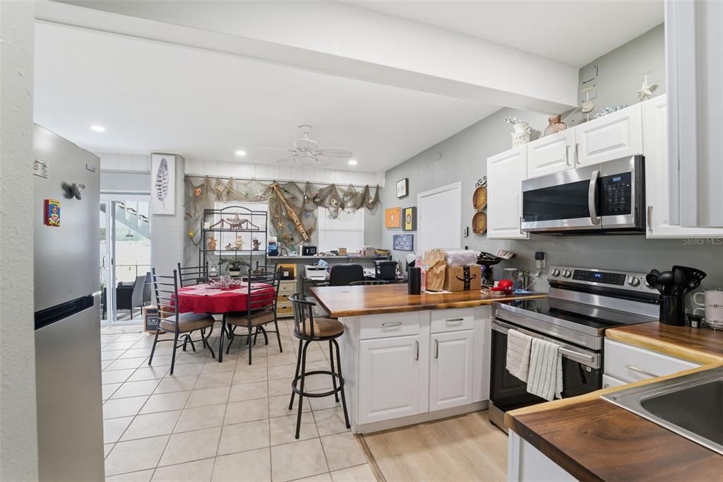 待售: $525,000 (3 贝兹, 3 浴室, 1384 平方英尺)