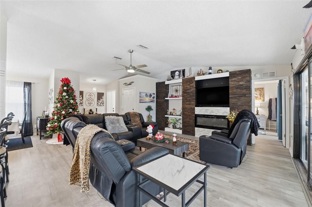 待售: $525,000 (3 贝兹, 3 浴室, 1384 平方英尺)