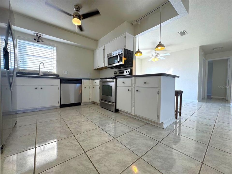 В аренду: $2,500 (3 спален, 2 ванн, 1090 Квадратных фут)