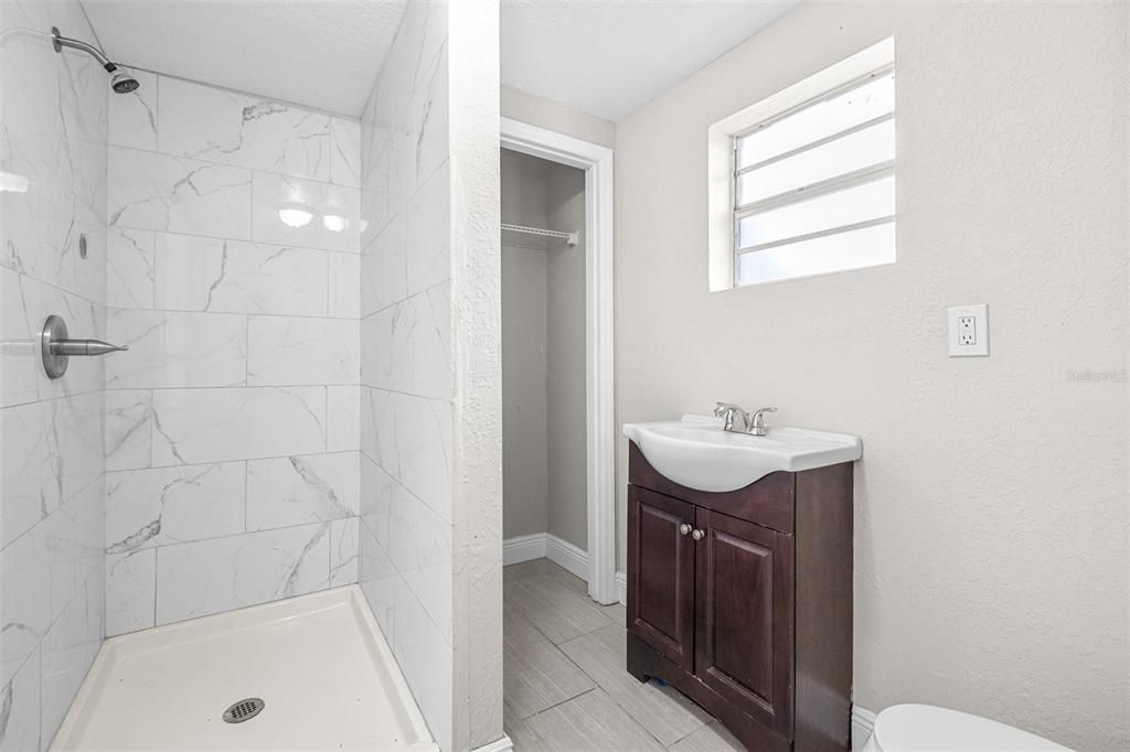 待售: $250,000 (4 贝兹, 2 浴室, 1336 平方英尺)