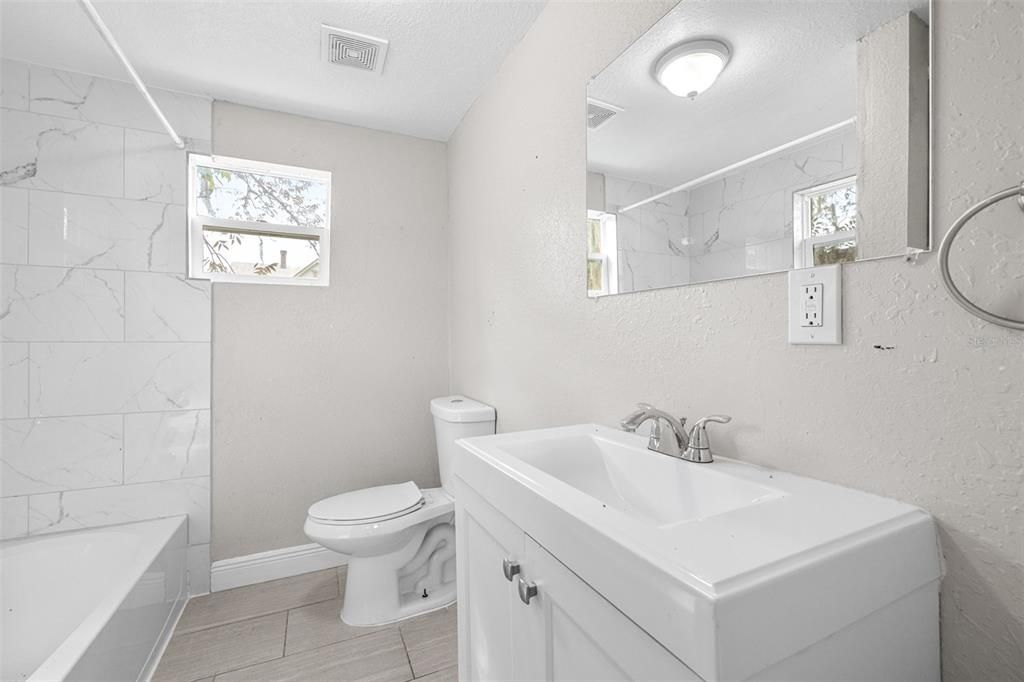 待售: $250,000 (4 贝兹, 2 浴室, 1336 平方英尺)