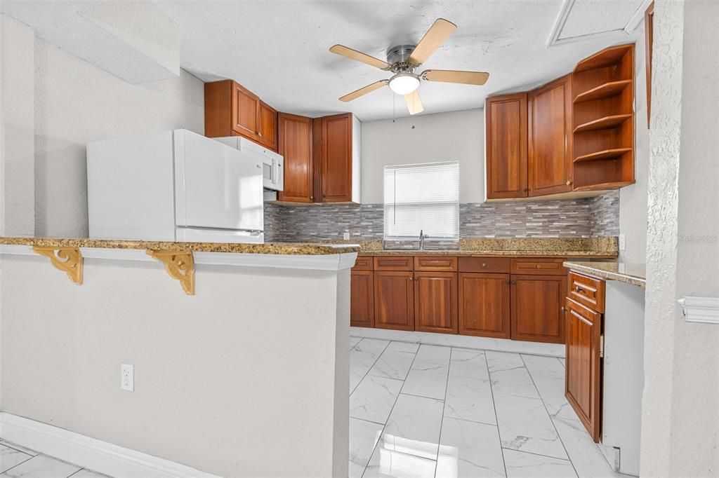 待售: $250,000 (4 贝兹, 2 浴室, 1336 平方英尺)