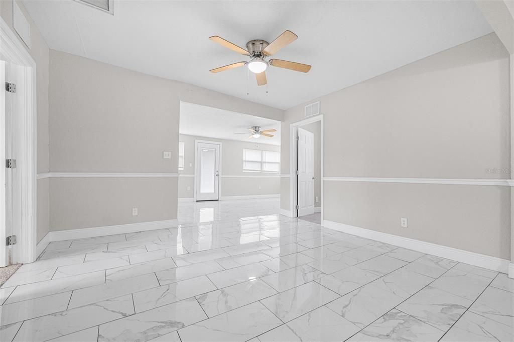 待售: $250,000 (4 贝兹, 2 浴室, 1336 平方英尺)