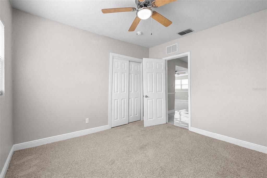 待售: $250,000 (4 贝兹, 2 浴室, 1336 平方英尺)