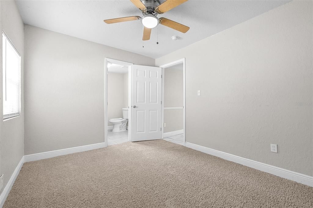 待售: $250,000 (4 贝兹, 2 浴室, 1336 平方英尺)