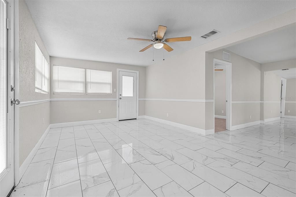 待售: $250,000 (4 贝兹, 2 浴室, 1336 平方英尺)