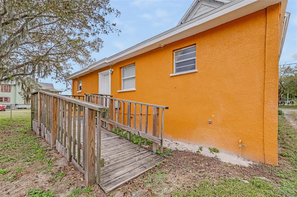 待售: $250,000 (4 贝兹, 2 浴室, 1336 平方英尺)