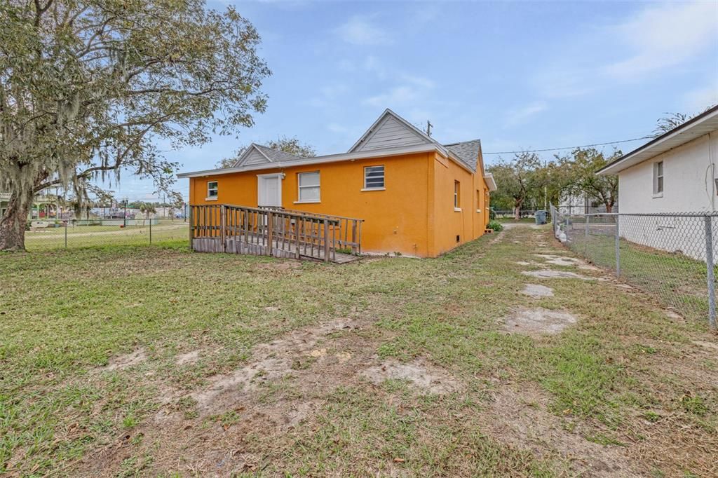 待售: $250,000 (4 贝兹, 2 浴室, 1336 平方英尺)