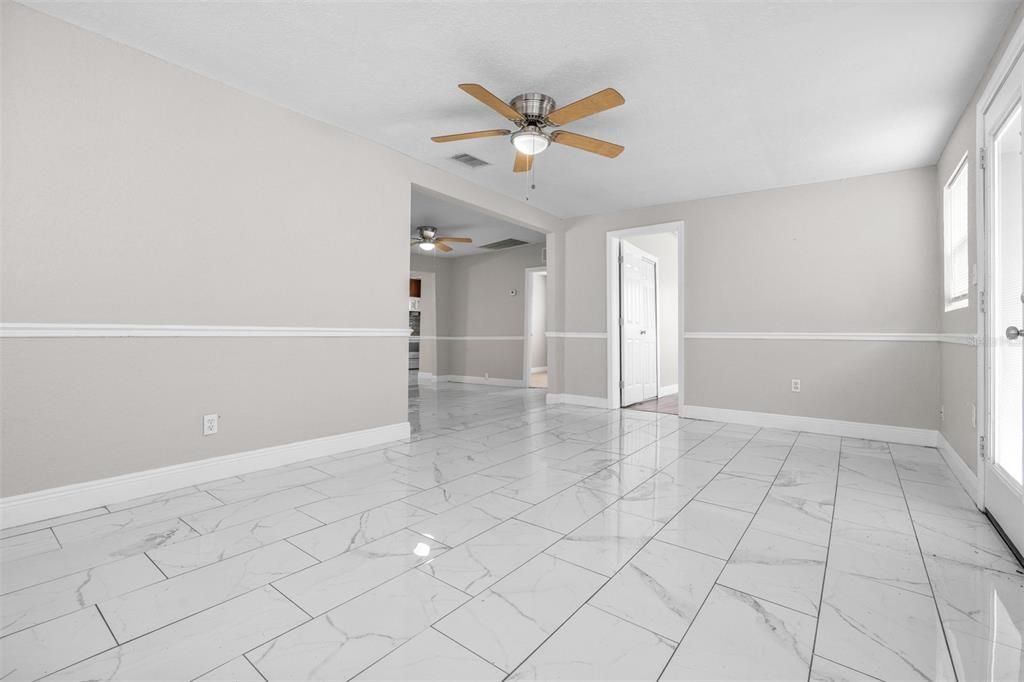 待售: $250,000 (4 贝兹, 2 浴室, 1336 平方英尺)