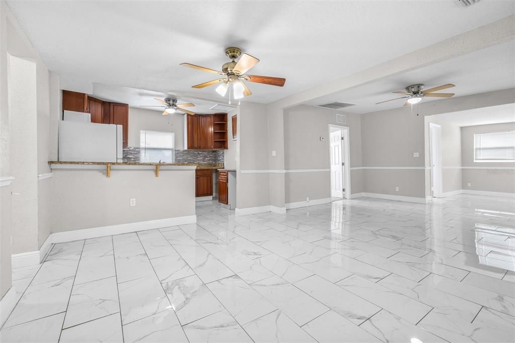 待售: $250,000 (4 贝兹, 2 浴室, 1336 平方英尺)