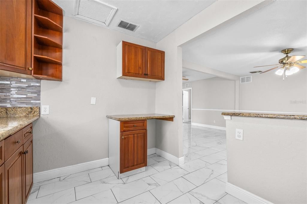 待售: $250,000 (4 贝兹, 2 浴室, 1336 平方英尺)