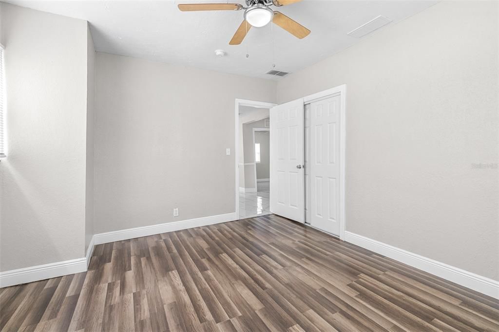 待售: $250,000 (4 贝兹, 2 浴室, 1336 平方英尺)