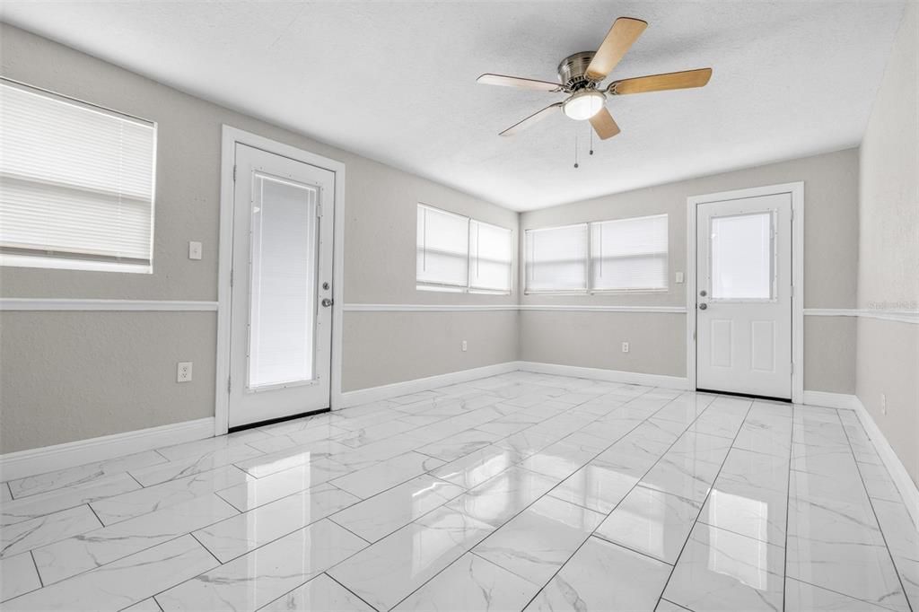 待售: $250,000 (4 贝兹, 2 浴室, 1336 平方英尺)