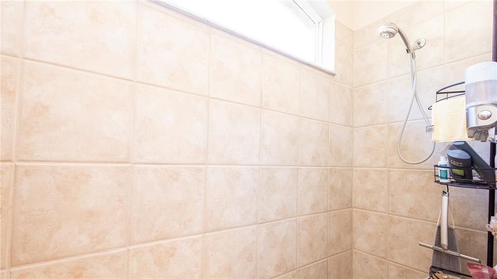 待售: $370,000 (3 贝兹, 2 浴室, 1942 平方英尺)