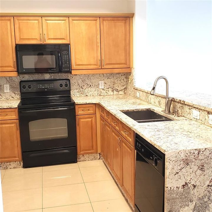 В аренду: $2,200 (3 спален, 2 ванн, 1775 Квадратных фут)