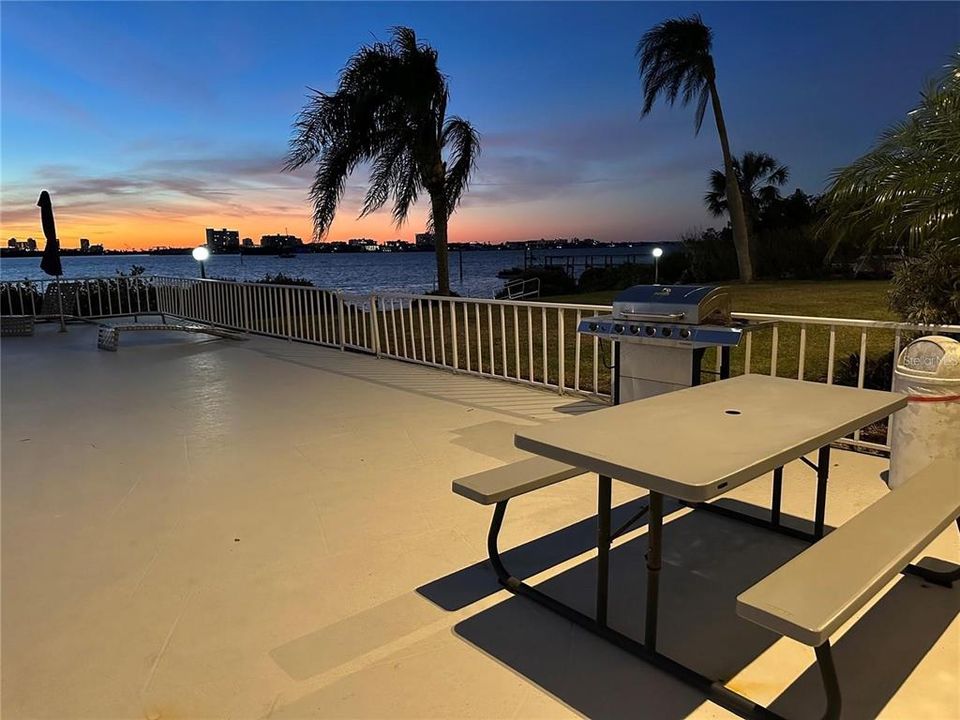 Active With Contract: $369,900 (2 beds, 2 baths, 1090 Square Feet)