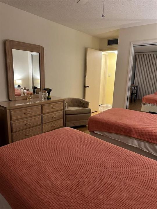 En Venta: $389,900 (2 camas, 2 baños, 1090 Pies cuadrados)