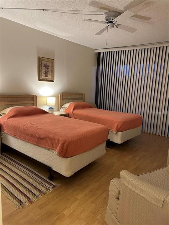 En Venta: $389,900 (2 camas, 2 baños, 1090 Pies cuadrados)