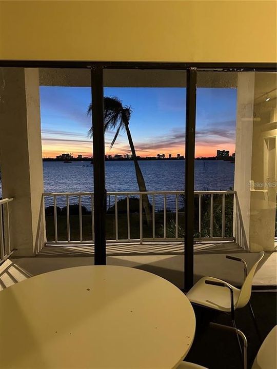 En Venta: $389,900 (2 camas, 2 baños, 1090 Pies cuadrados)