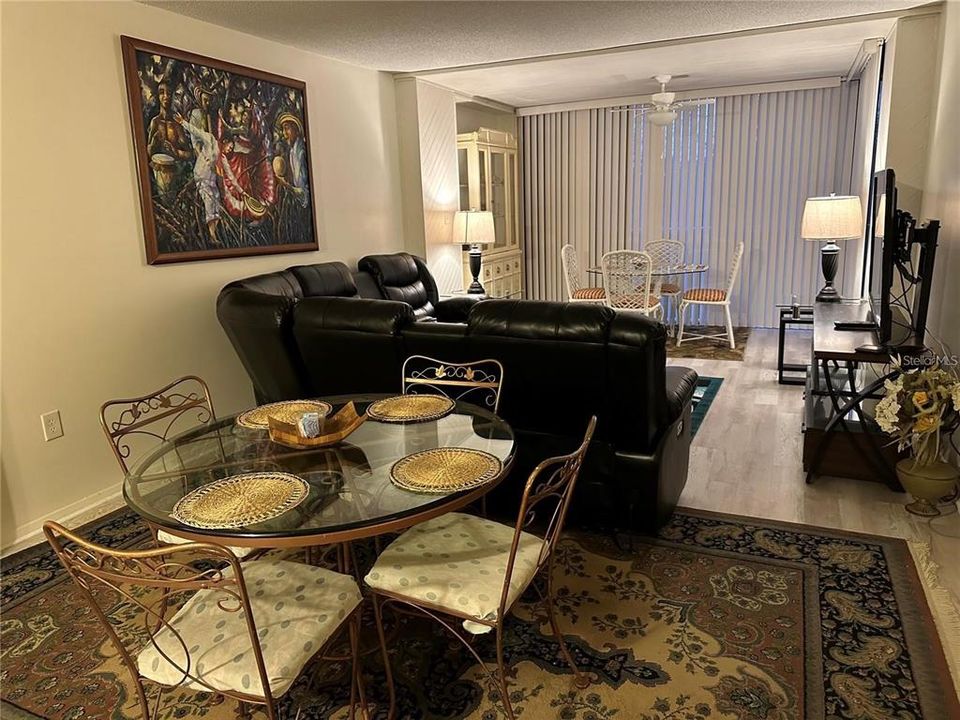 En Venta: $389,900 (2 camas, 2 baños, 1090 Pies cuadrados)