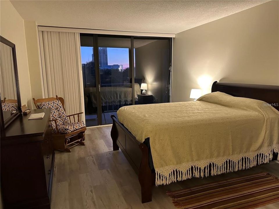 En Venta: $389,900 (2 camas, 2 baños, 1090 Pies cuadrados)