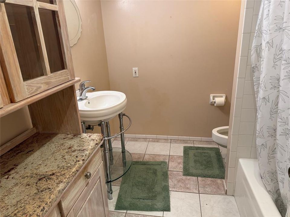 Active With Contract: $369,900 (2 beds, 2 baths, 1090 Square Feet)