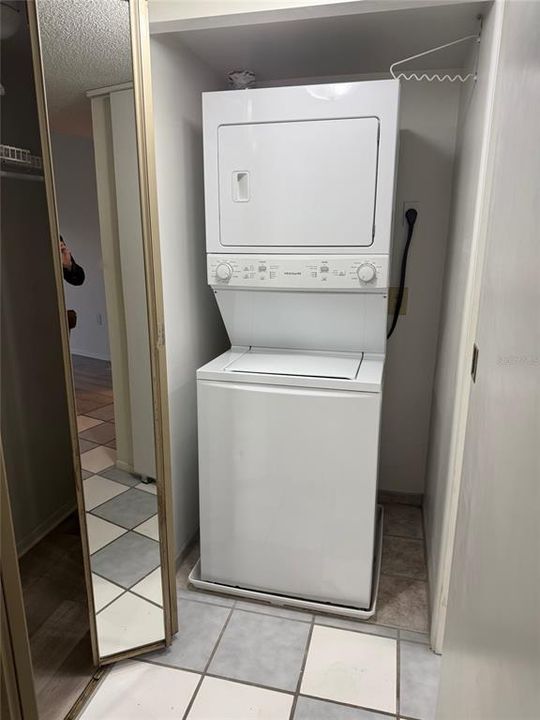 Active With Contract: $369,900 (2 beds, 2 baths, 1090 Square Feet)