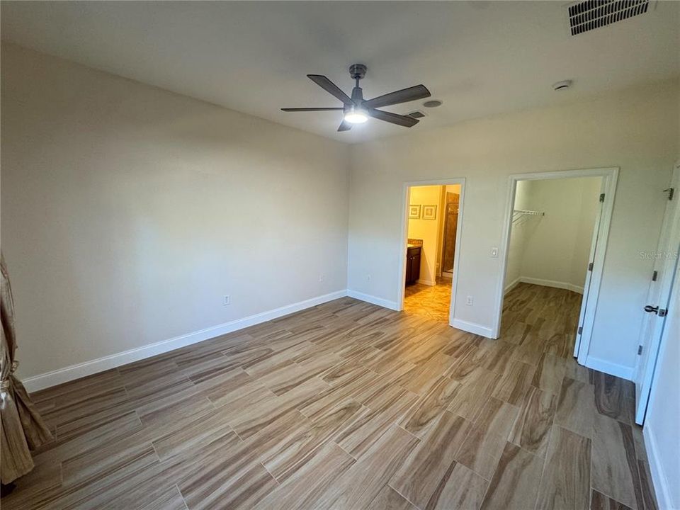 На продажу: $279,900 (2 спален, 2 ванн, 1374 Квадратных фут)